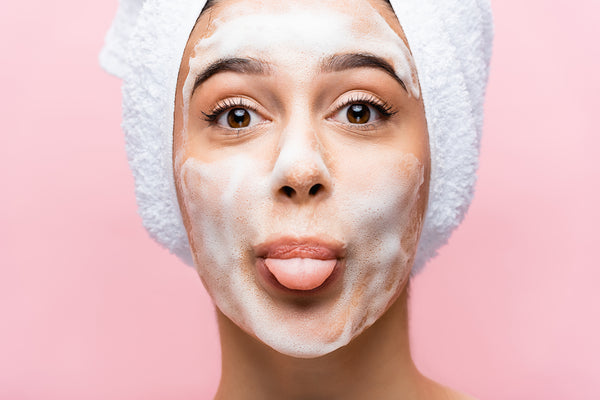 One Step Facial Cleanser: The 3 Must-Have Ingredients For a Perfect Wash